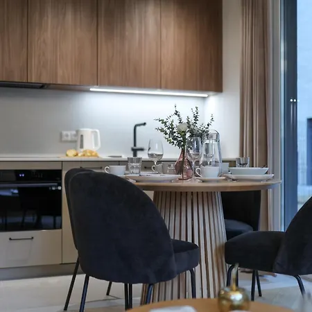 Lucky Seven Apartment *