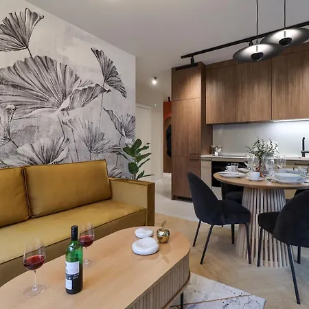 Lucky Seven Apartment *